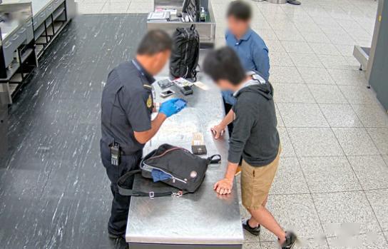 成人男性裸体视频